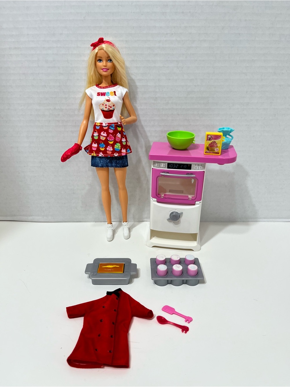 BARBIE doll bakery chef doll playset complete